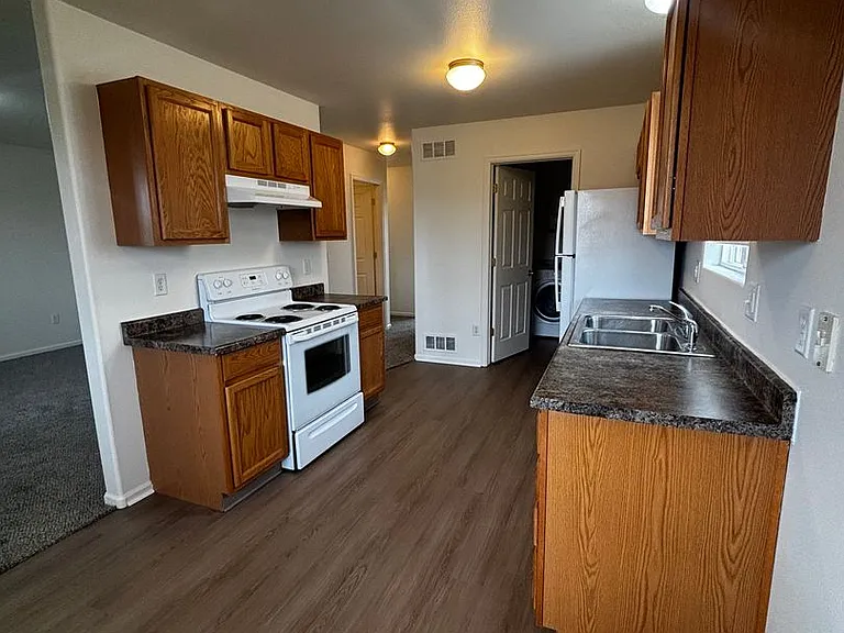 PM 280 - 639 W. 2nd Street — Photo 13