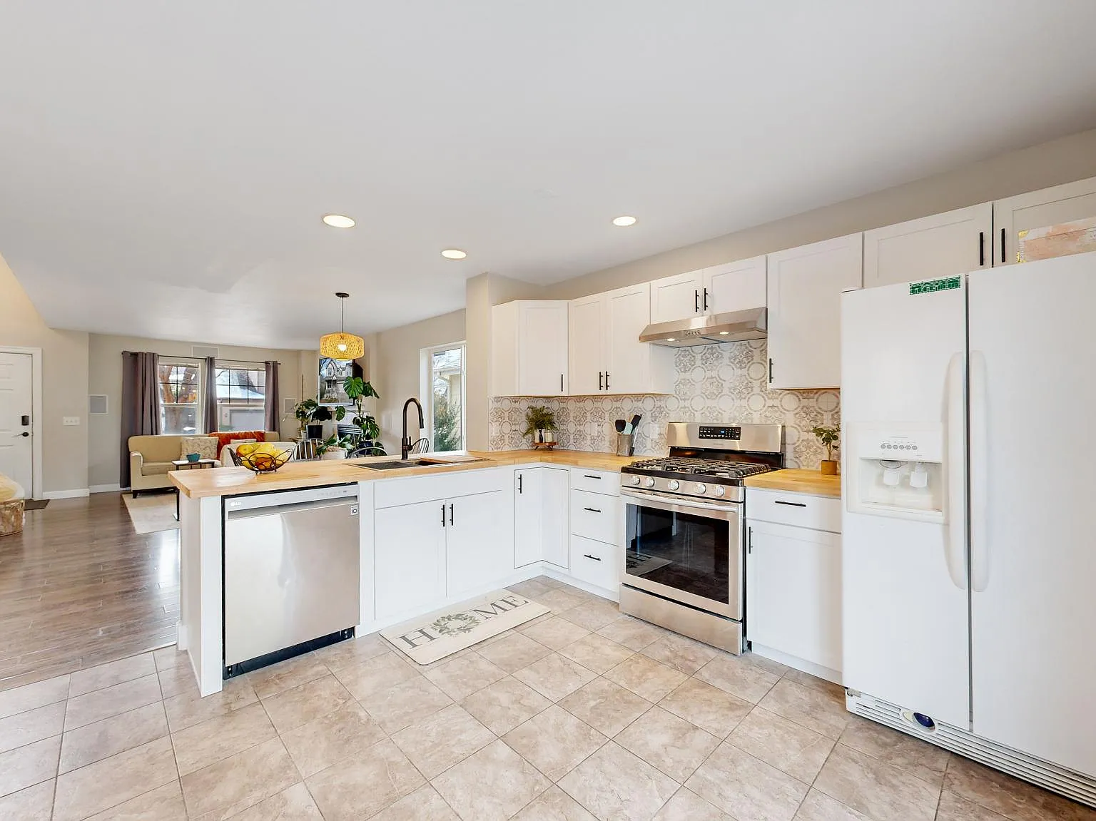 3 bed, 2024 sqft, $2,625 — Photo 2