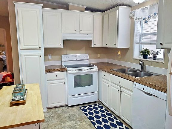 2nd image of 19621 Woodfield Cir #106