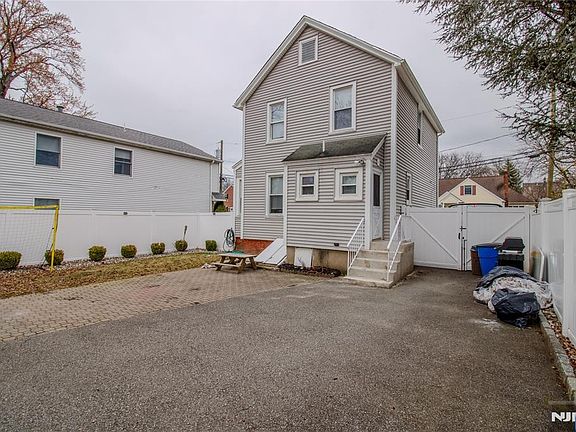 5th image of 316 William St