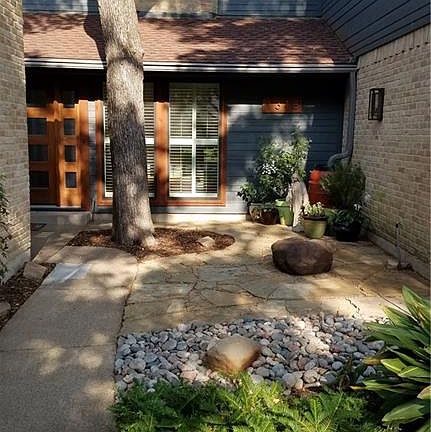 3rd image of 1318 Broadmoor Ln