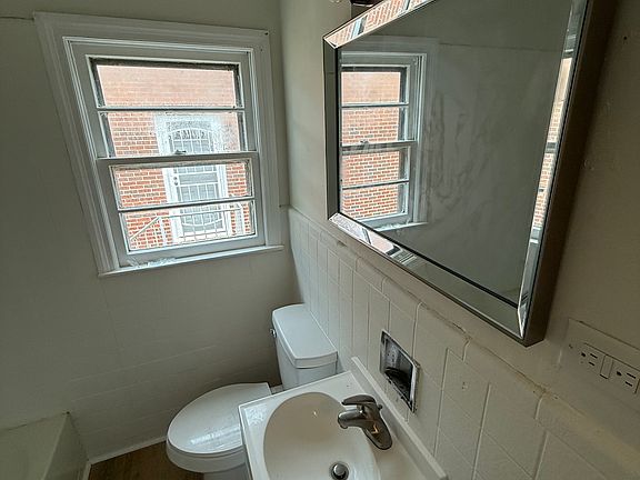 4th image of 1701 N Jackson Ave
