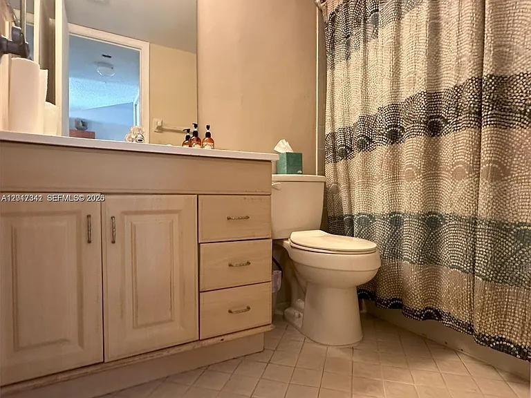 117 Lake Emerald Dr #308 — Photo 17