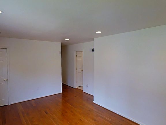 3rd image of 13668 Greenwood Dr