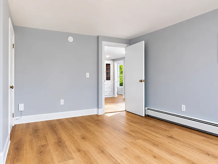 832 Washington St — Photo 14