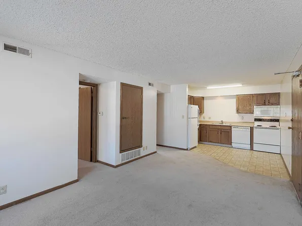 4615 Meredeth St #8, Lincoln, NE 68506