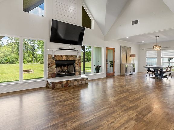 3rd image of 710 Timber Ranch Rd