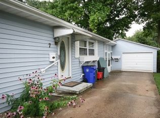 7 Kaydon Dr, Decatur, IL 62521