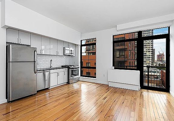 3rd image of 216 E 121st St #6C