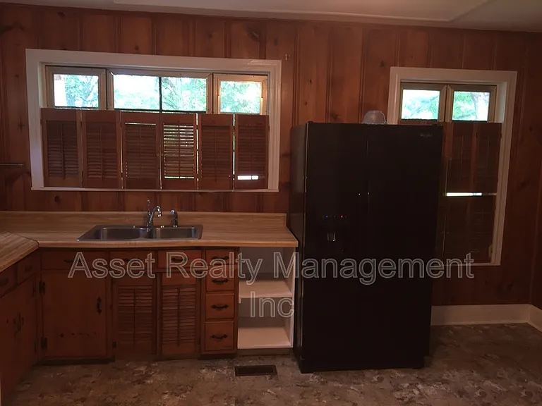 2033 Decatur Hwy — Photo 5