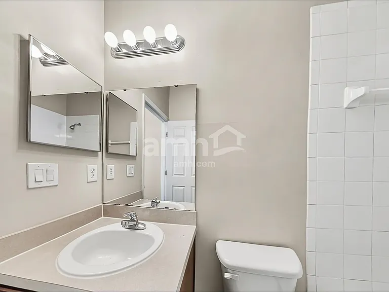 2724 Creekfront Dr — Photo 12