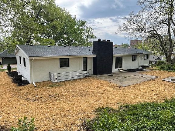 3rd image of 3132 Lister Ave