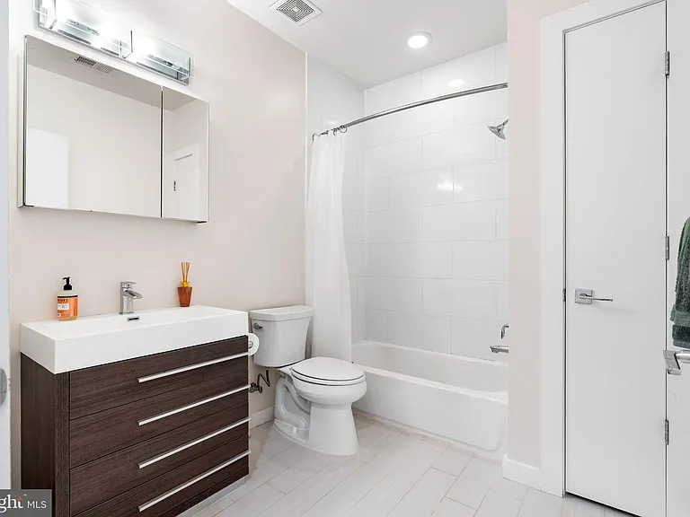 435 R St NW #205 — Photo 8