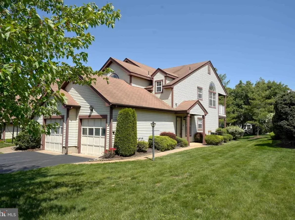 3 C Edinburgh Dr, Monroe Township, NJ 08831
