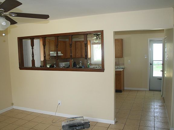 Entrance from family room to kitchen.