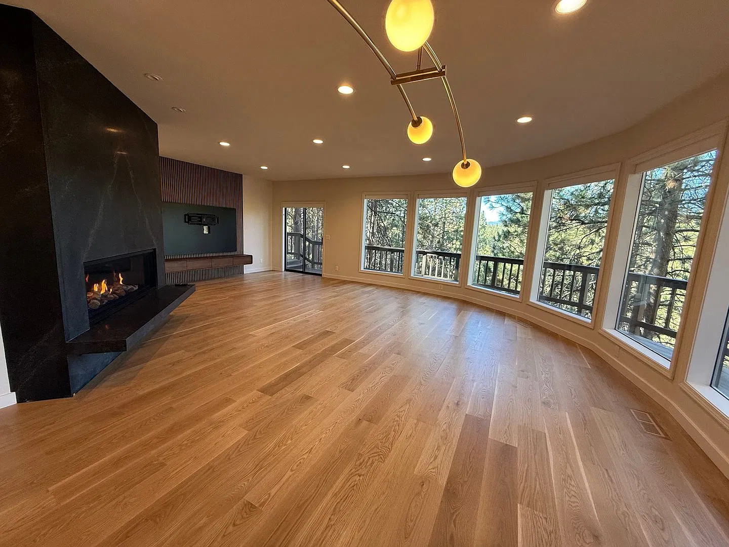 Stunning 3 Bed/2.5 Bath Home on the River with Mt. Bachelor Views - Riverbend Estates — Photo 2