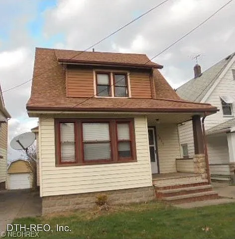 4814 Gifford Ave photo 1