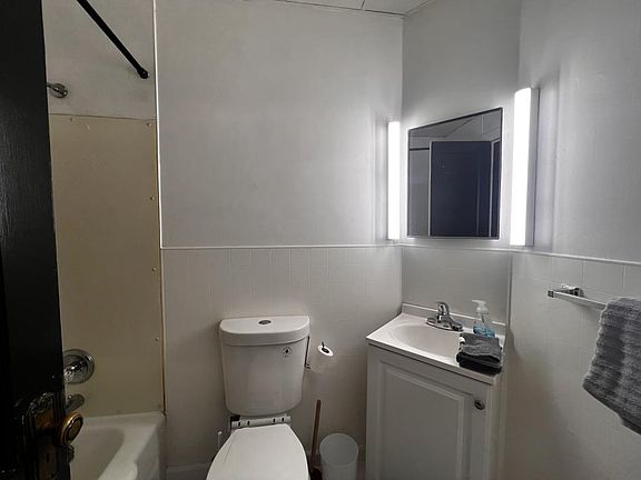 5th image of 31 Pleasant St