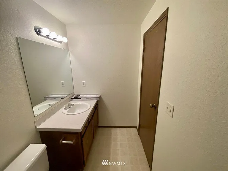 2708 NE 4th Ct — Photo 10