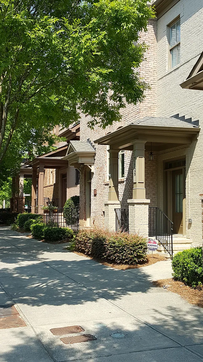 326 Suwanee Ave photo 1