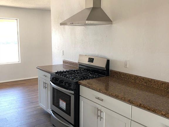 5th image of 1726 W Michelle Dr