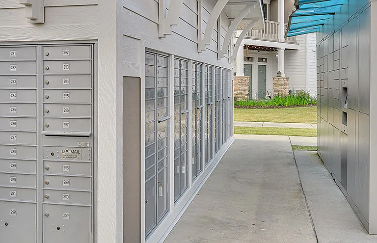 Retreat at Fremaux Town Center Apartments — Photo 24