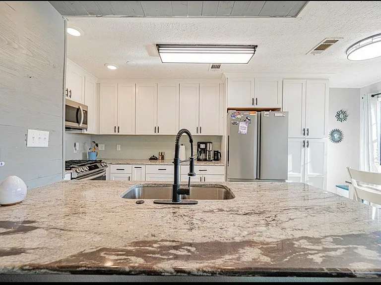 621 N Goldsmith St — Photo 7