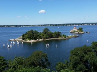 33 Bullocks Point Ave APT 3C, Riverside, RI 02915