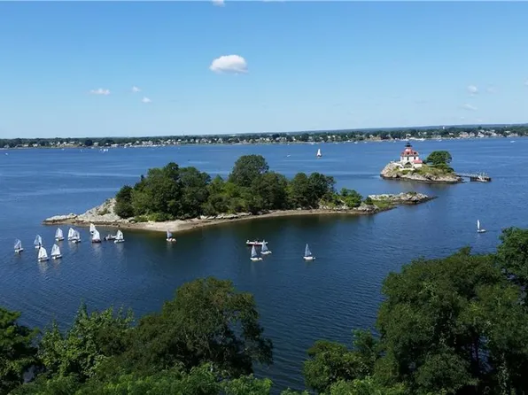 33 Bullocks Point Ave APT 3C, Riverside, RI 02915