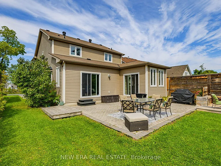 1031 Lake Dr N #UPPER — Photo 35
