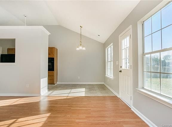 3rd image of 5918 Country Walk Dr