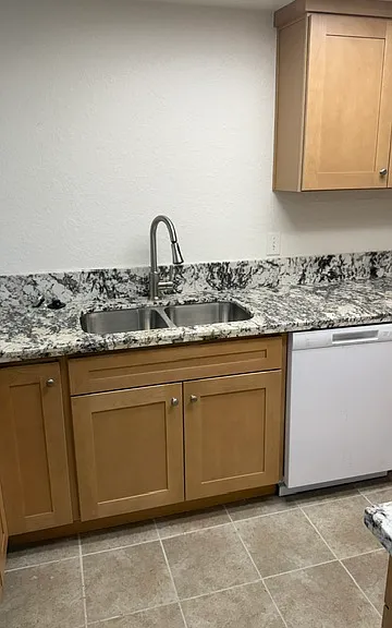 903 Lombard Dr — Photo 5