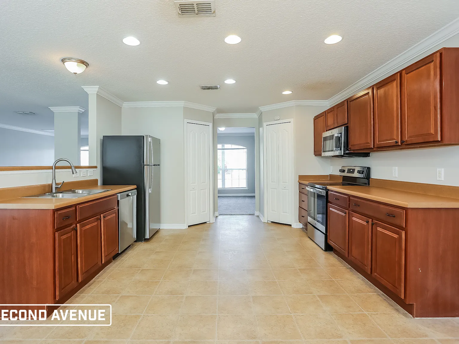 4 bed, 2.0 bath, 2236 sqft, $2,150 — Photo 2