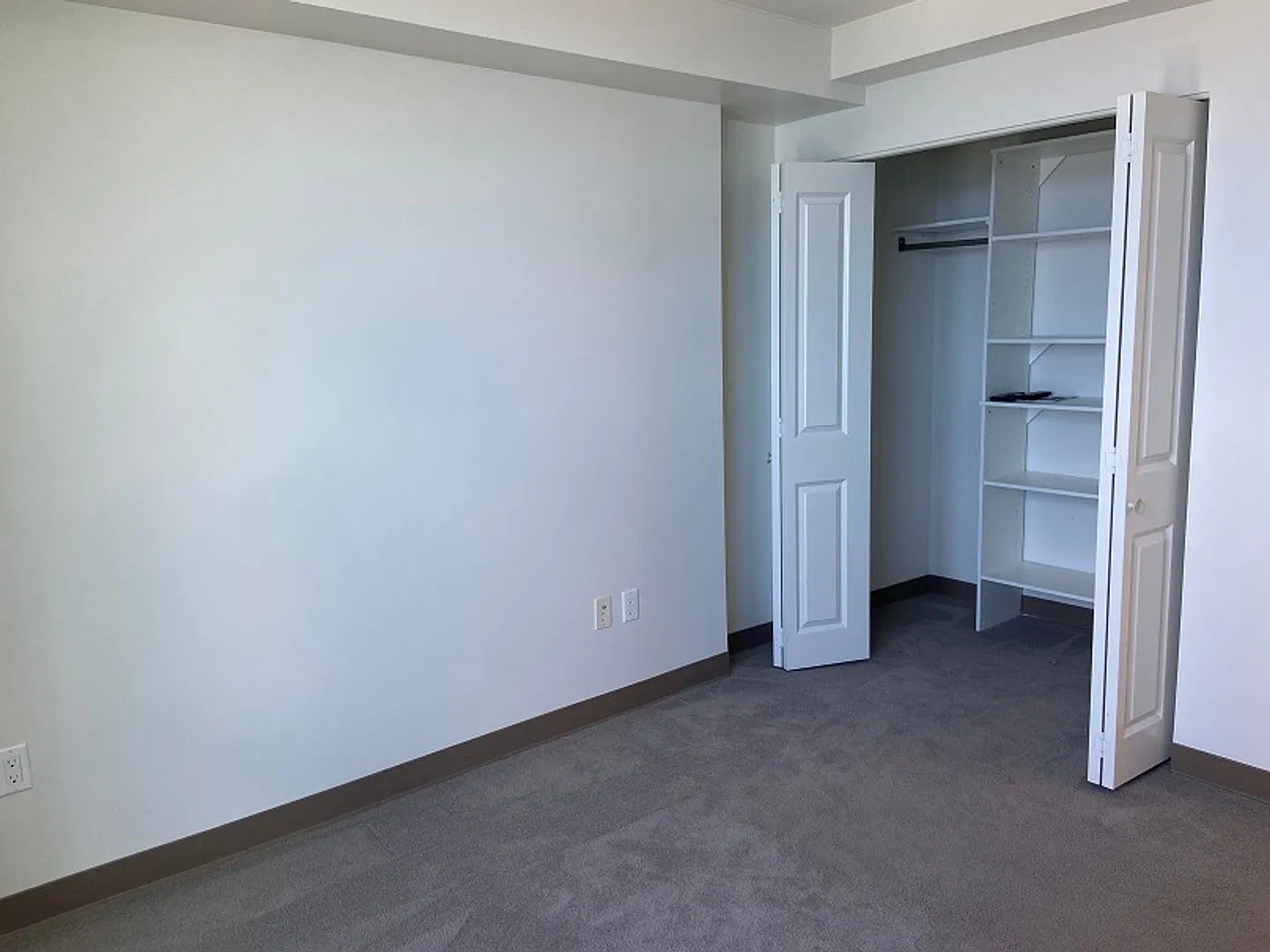 1 Bedroom 1 Bathroom 1 Parking Stall in Kaka'ako — Photo 4
