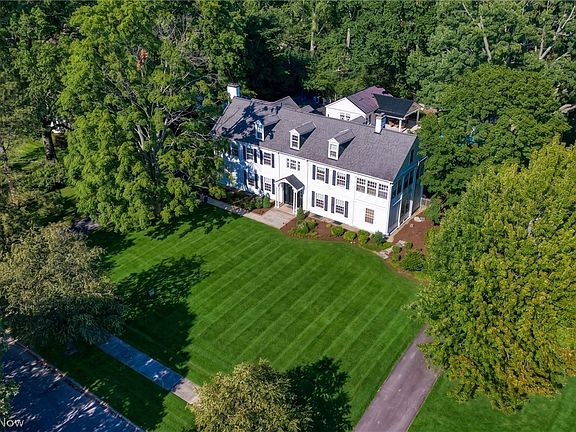2nd image of 2873 Glengary Rd