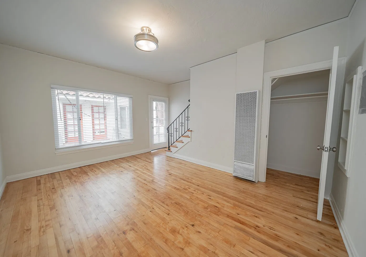 2867 MacArthur Blvd — Photo 3