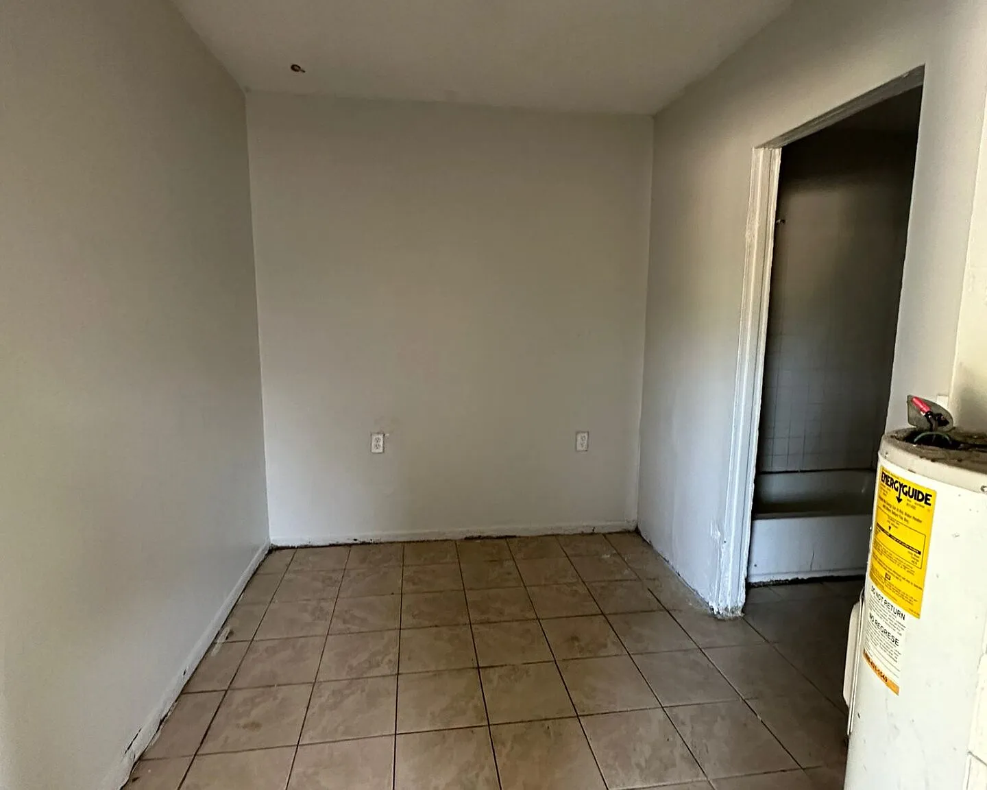 2 bed, $850 — Photo 2