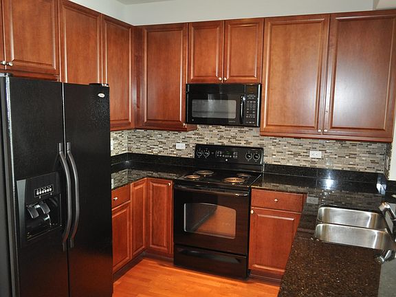 4th image of 1841 S Calumet Ave APT 1910