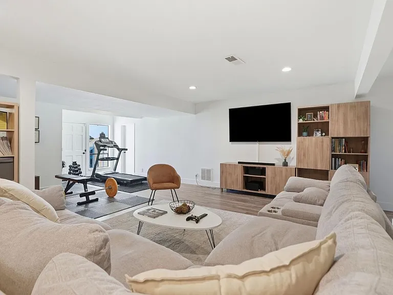4206 Huntington St — Photo 18