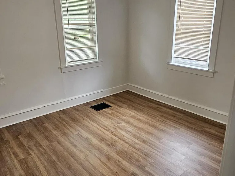 210 W McNeal St — Photo 14