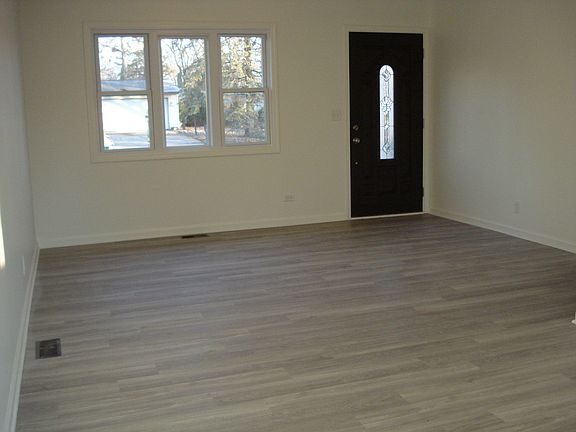 4th image of 31 Wyndham Dr