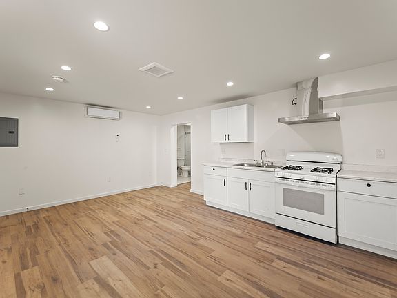 4th image of 509 N Avenue 50 #1/4