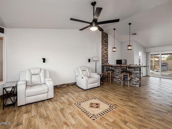 4th image of 1622 E KRYSTAL Street