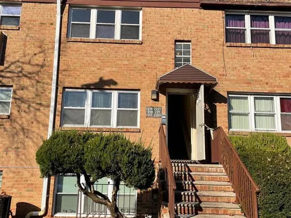219 College Dr, Edison, NJ 08817