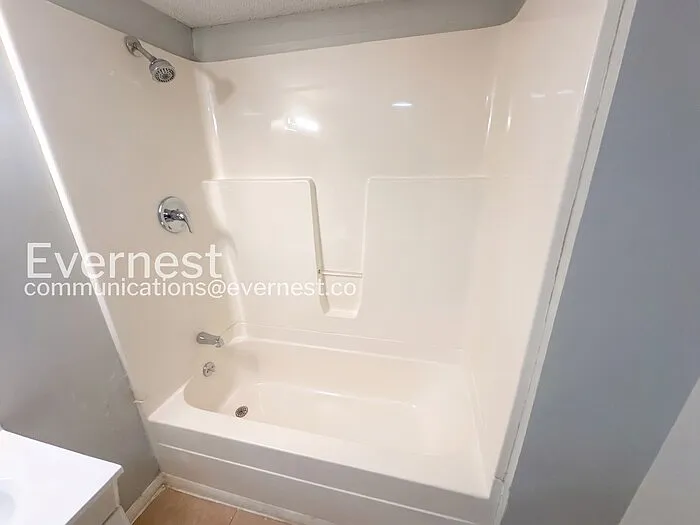 8109 NE 51st St — Photo 22