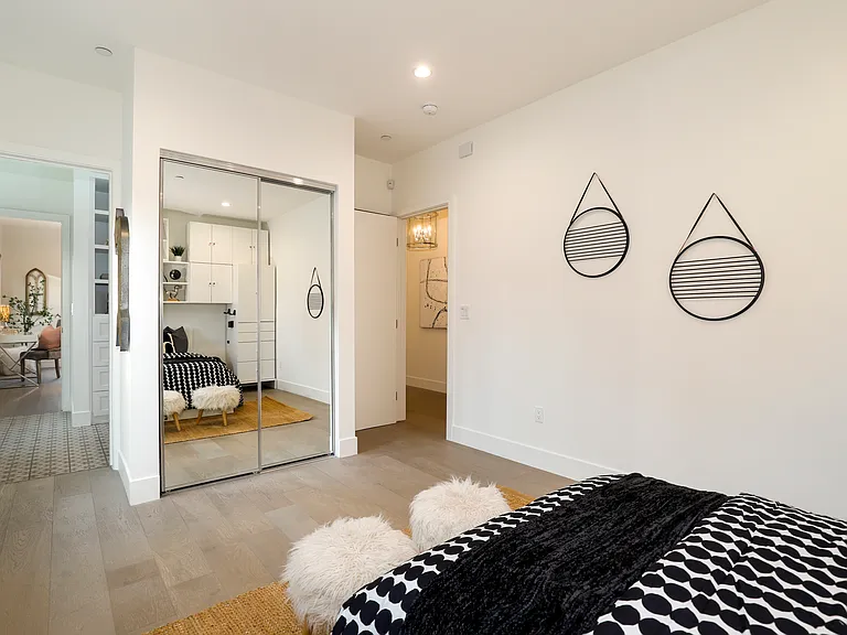 15122 Morrison St — Photo 14