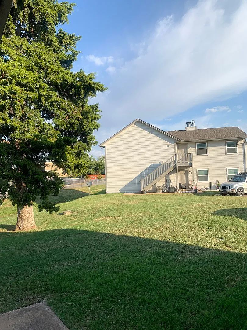 Building Photo - 320 Falcon Ct