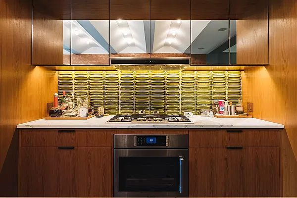 Rented by Gulia Wang, LREB | media 51