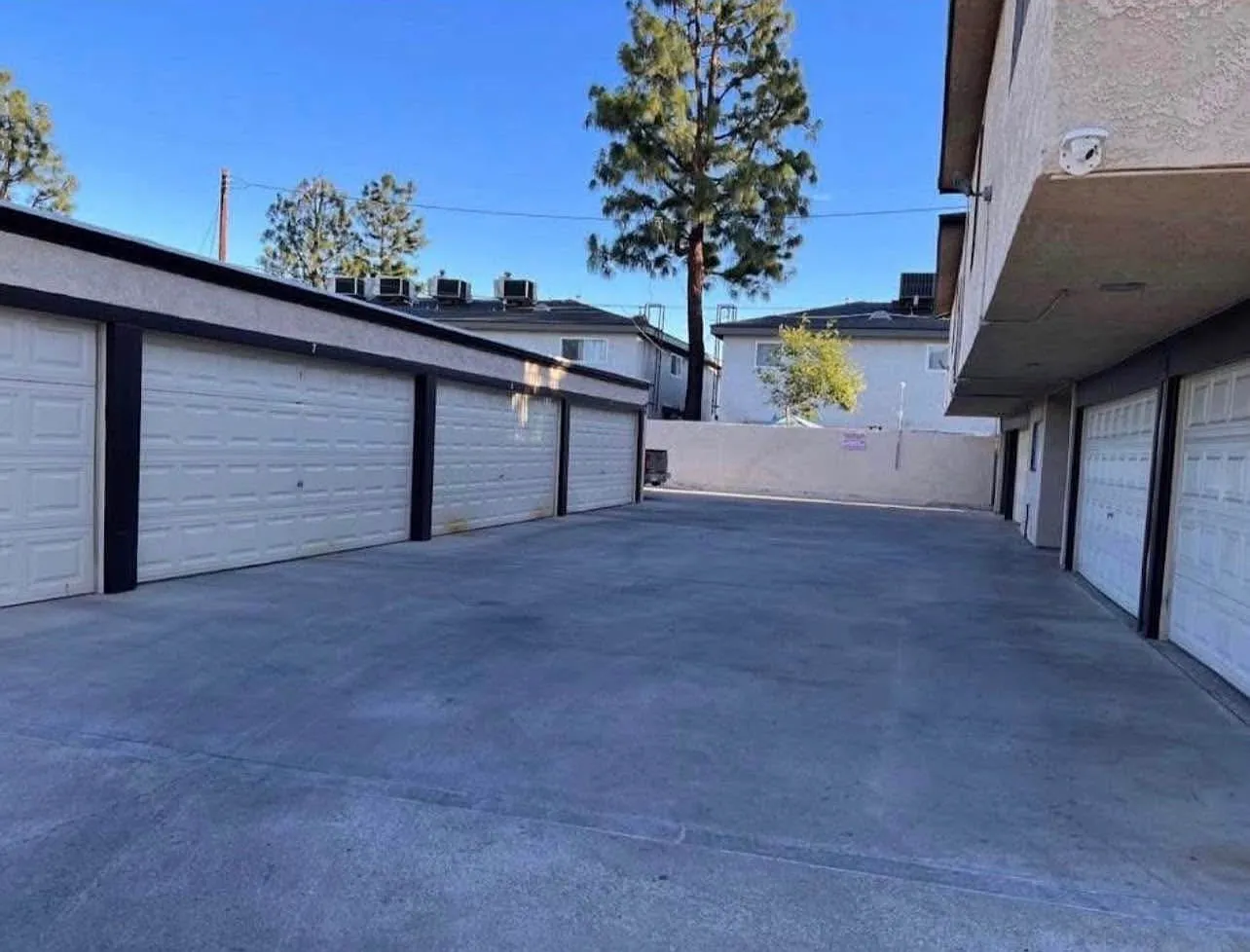 2 bed, 1.5 bath, $2,350 — Photo 3