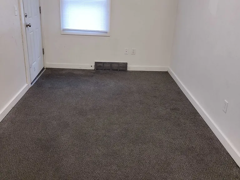 811 N Duluth Ave — Photo 3